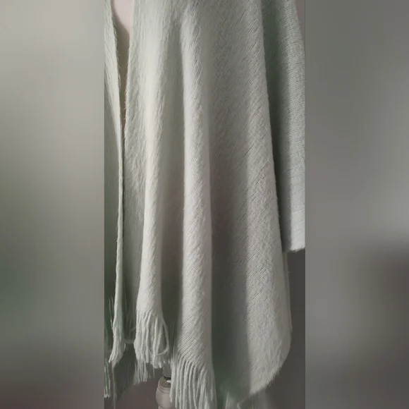 Lauren Conrad Women's Poncho One size color Mint Green excellent condition - Picture 4 of 10